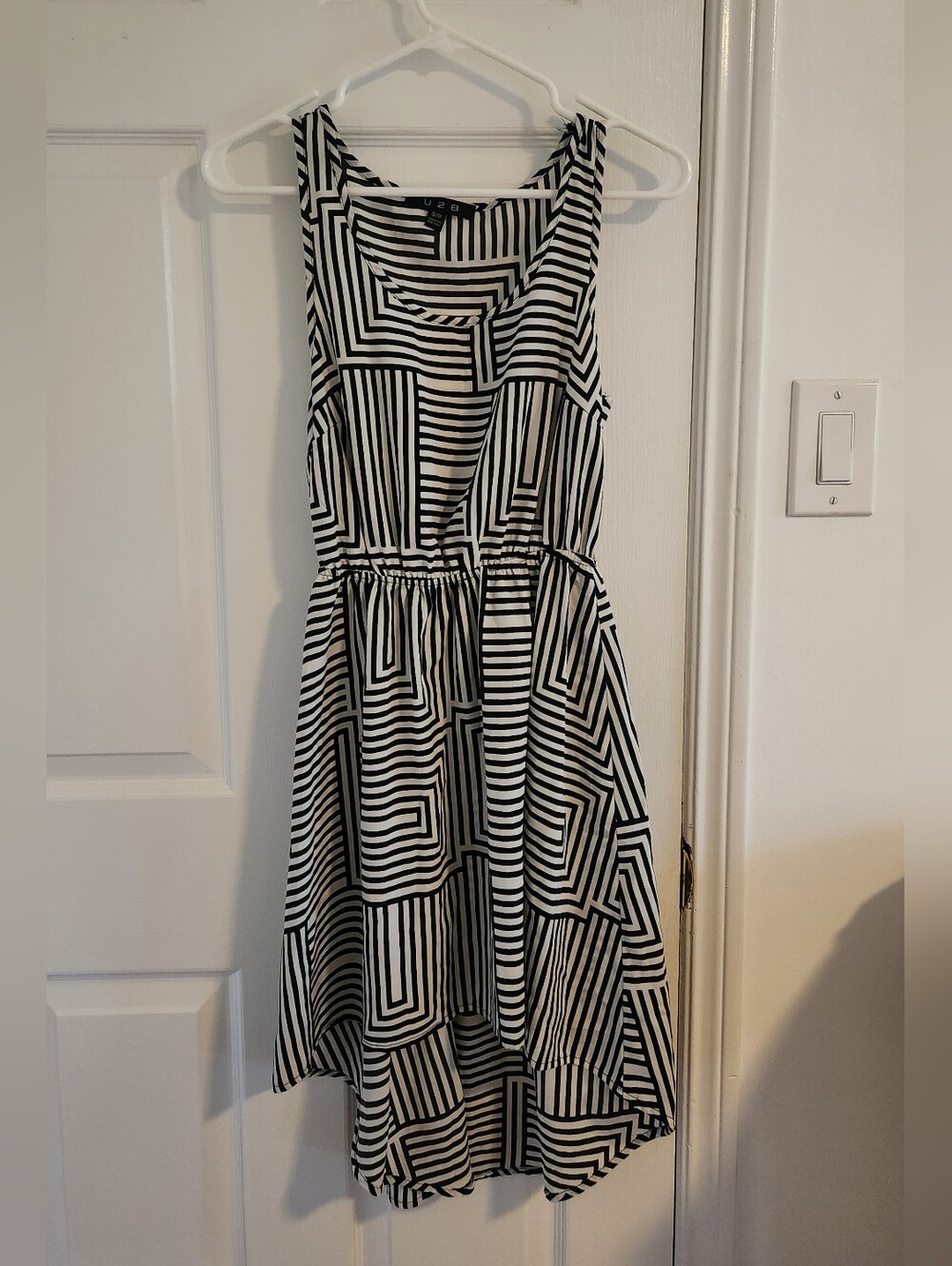 Patterned Sleeveless Midi Dress in Black & White